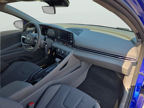 Certified 2024 Hyundai Elantra SE FWD image 34