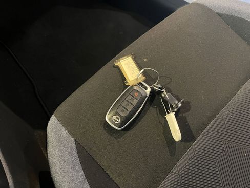 Used 2025 Nissan Versa SV image 21