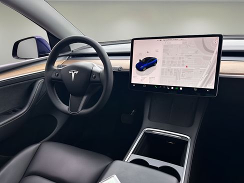 Used 2022 Tesla Model Y Long Range AWD/4WD image 7