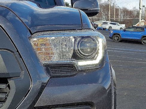 Used 2019 Toyota Tacoma TRD Sport image 8