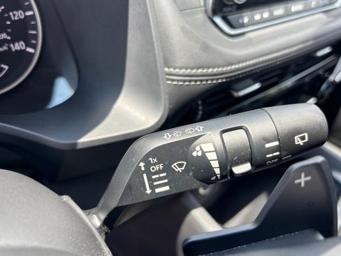 Used 2021 Nissan Rogue SV AWD/4WD image 25