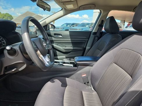 Used 2024 Nissan Altima 2.5 SV FWD image 14