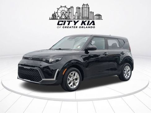 Certified 2025 Kia Soul LX w/ LX Technology Package FWD image 2