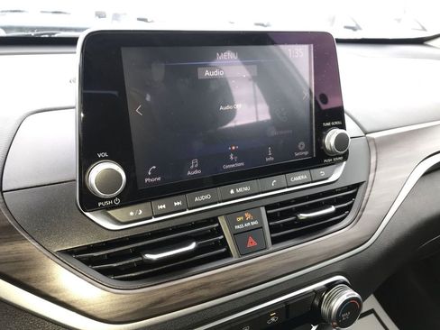 Used 2024 Nissan Altima 2.5 SV FWD image 16