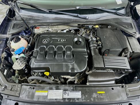 Used 2015 Volkswagen Passat TDI SE FWD image 32