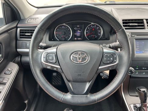 Used 2017 Toyota Camry SE w/ Moonroof Package FWD image 15