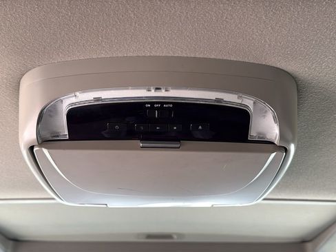 Used 2014 Toyota Sienna XLE image 17