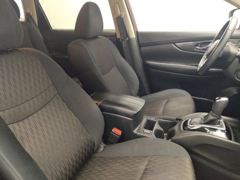 Used 2018 Nissan Rogue SV w/ Premium Package image 21