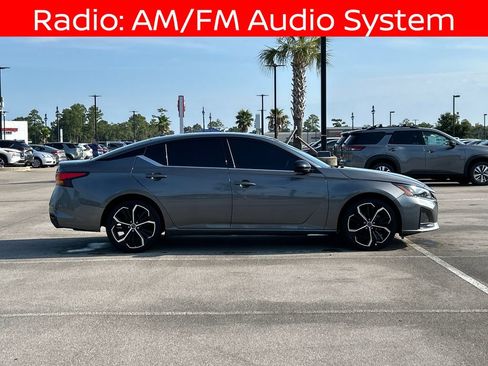 Used 2024 Nissan Altima 2.5 SR FWD image 8