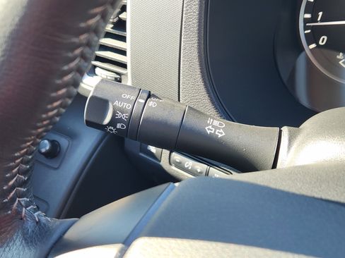 Used 2024 Nissan Frontier SV w/ SV Convenience Package image 34