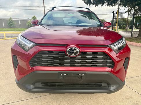Used 2025 Toyota RAV4 XLE w/ Convenience Package FWD image 6