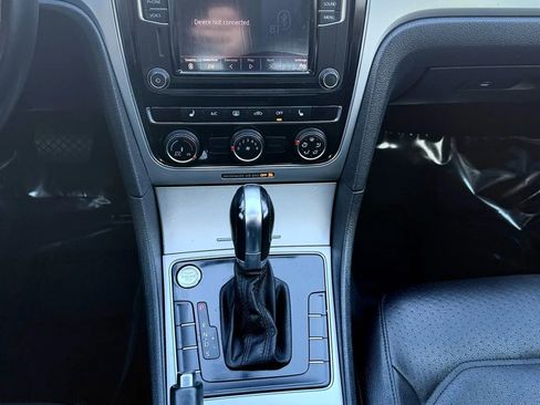 Used 2019 Volkswagen Passat 2.0T Wolfsburg w/ Wheels & Sunroof Package image 21