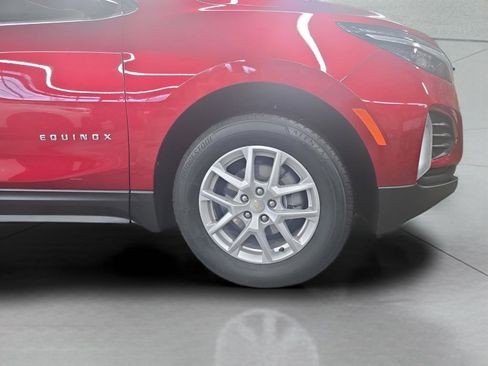 Used 2023 Chevrolet Equinox LT image 2
