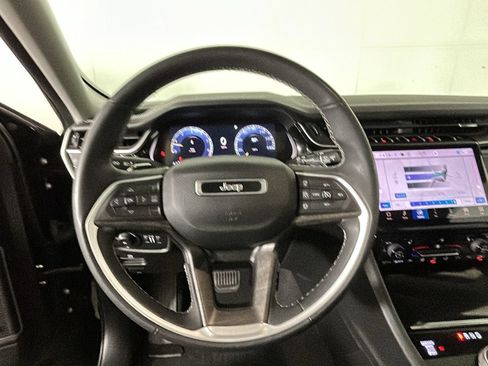 Used 2023 Jeep Grand Cherokee Limited w/ Black Appearance Package AWD/4WD image 17