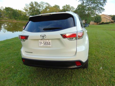Used 2016 Toyota Highlander LE FWD image 17