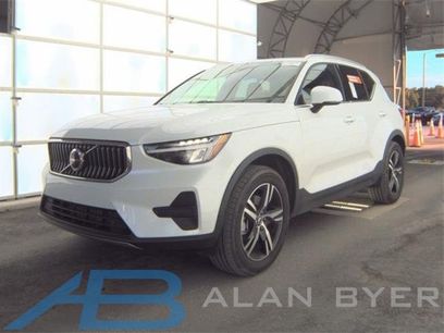 Used 2025 Volvo XC40 B5 Core