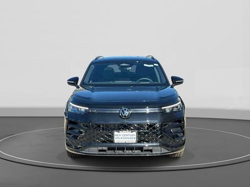New 2026 Volkswagen Tiguan SE R-Line FWD image 2