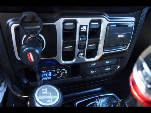 Used 2018 Jeep Wrangler Unlimited Sahara image 31