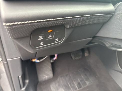 Used 2025 Volkswagen Atlas SE image 10