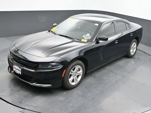 Used 2022 Dodge Charger SXT w/ Cold Weather Package image 39