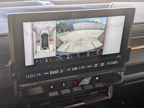 Used 2025 GMC Hummer EV 2X AWD/4WD image 27