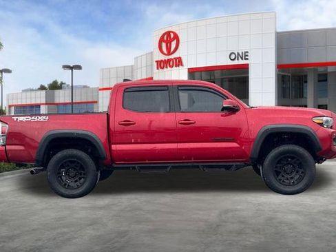 Certified 2020 Toyota Tacoma TRD Off-Road w/ Technology Package AWD/4WD image 3