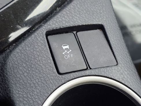 Used 2016 Toyota Corolla LE FWD image 6