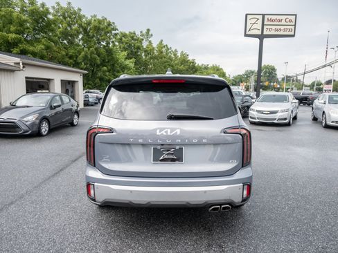 Used 2024 Kia Telluride EX w/ EX Captain's Chair Package image 10