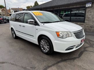 Used 2014 Chrysler Town & Country Touring-L image 1