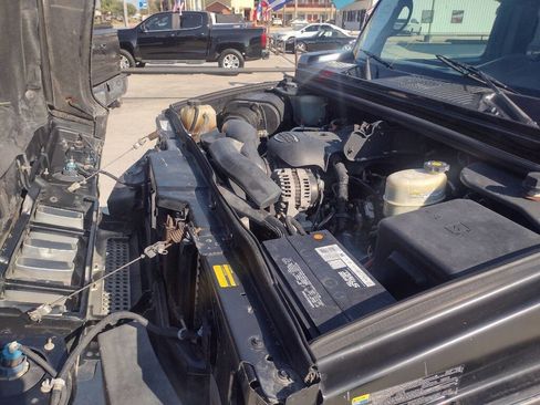 Used 2005 HUMMER H2 SUT w/ Preferred Equipment Group image 22