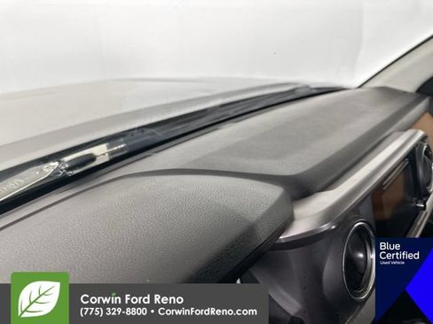 Used 2017 Toyota Tacoma SR5 AWD/4WD image 11