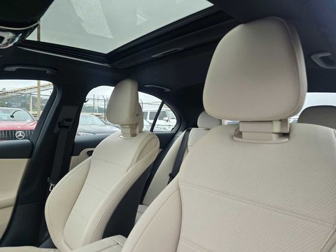 Used 2025 Mercedes-Benz C 300 4MATIC Sedan image 23