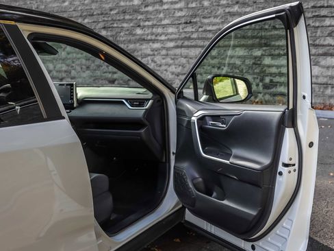 Used 2022 Toyota RAV4 XSE image 15