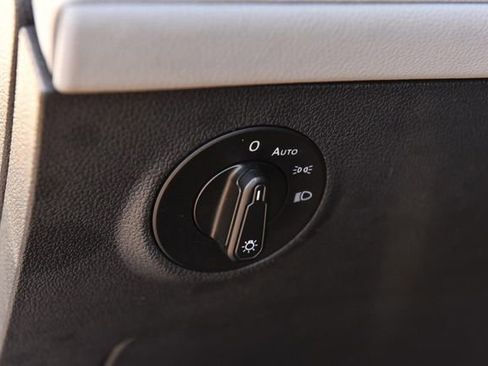 Certified 2024 Volkswagen Taos SE image 11