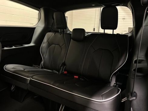 New 2027 Chrysler Pacifica Limited w/ S Appearance Package FWD image 9