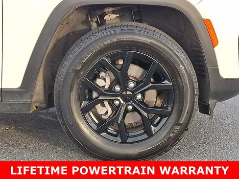 Used 2024 Jeep Grand Cherokee Altitude image 9