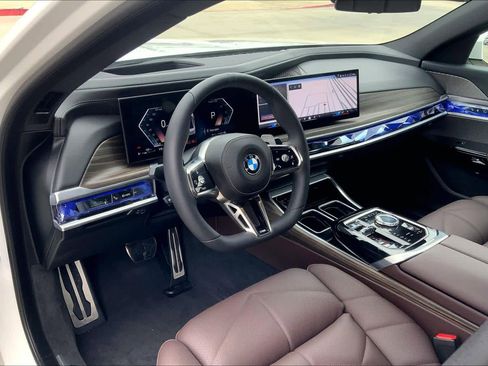 Used 2024 BMW 740i image 17