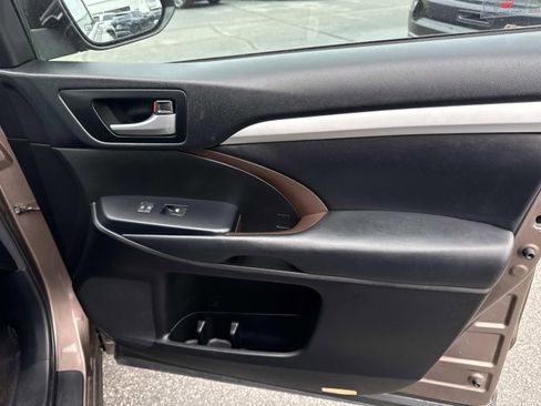 Used 2018 Toyota Highlander XLE image 14