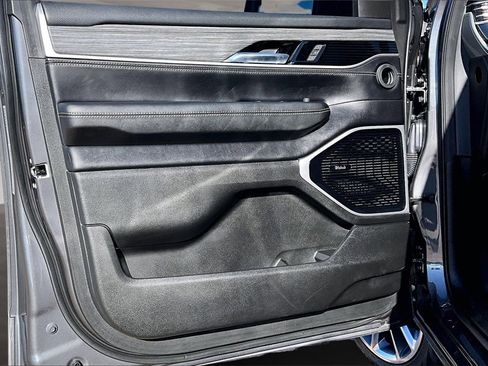 Used 2023 Jeep Wagoneer Series III w/ Premium Group I image 18