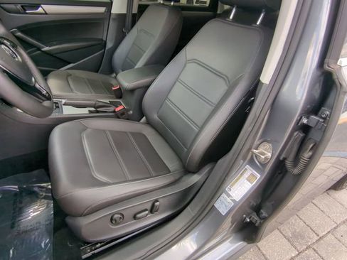 Certified 2022 Volkswagen Passat 2.0T SE FWD image 18