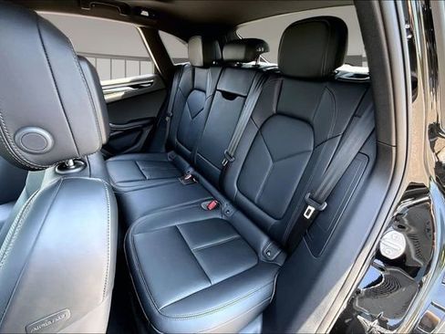 Used 2025 Porsche Macan image 21
