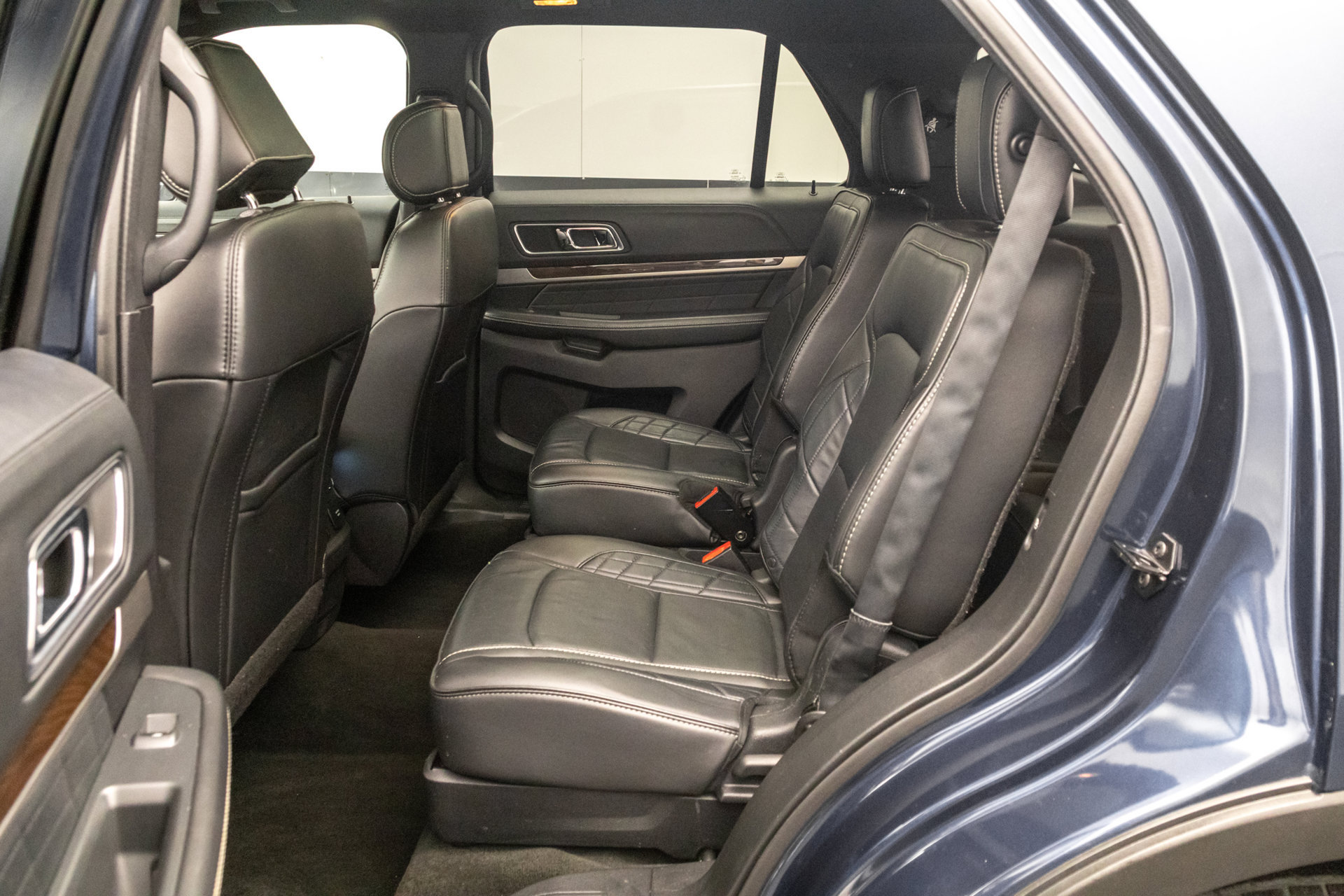 Used 2017 Ford Explorer Platinum AWD/4WD image 30