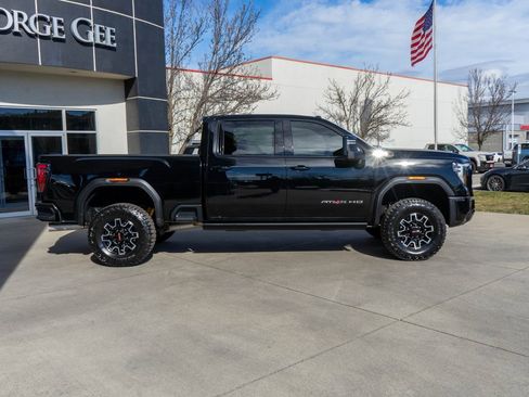 Used 2025 GMC Sierra 2500 AT4X image 8