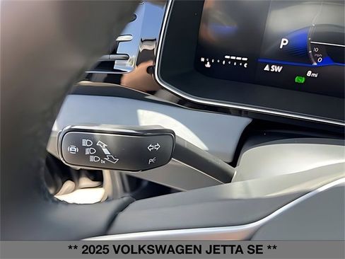 Used 2025 Volkswagen Jetta SE w/ Sunroof Package image 18
