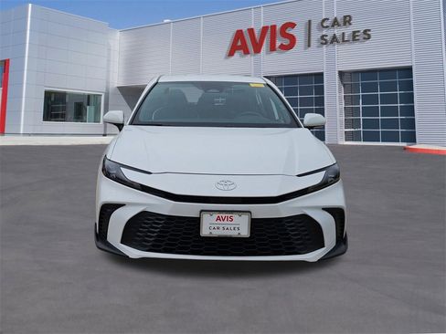 Used 2025 Toyota Camry SE image 10