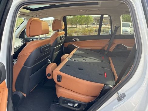 Used 2022 BMW X7 xDrive40i w/ Premium Package image 11