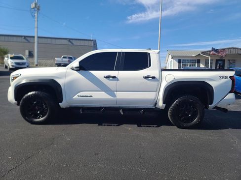 Used 2024 Toyota Tacoma TRD Off-Road image 5