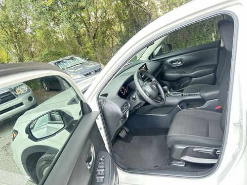 Used 2024 Honda HR-V LX image 10