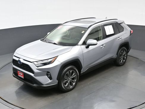 Used 2023 Toyota RAV4 XLE Premium AWD/4WD image 38