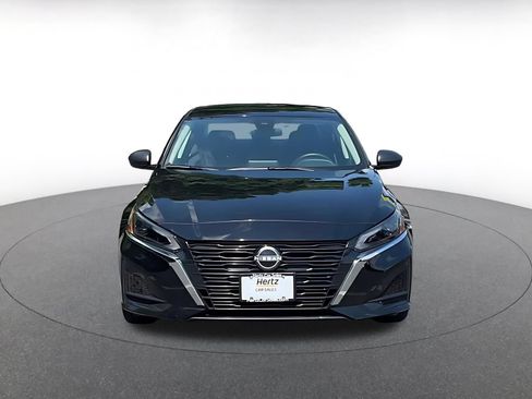 Used 2025 Nissan Altima 2.5 SV FWD image 4